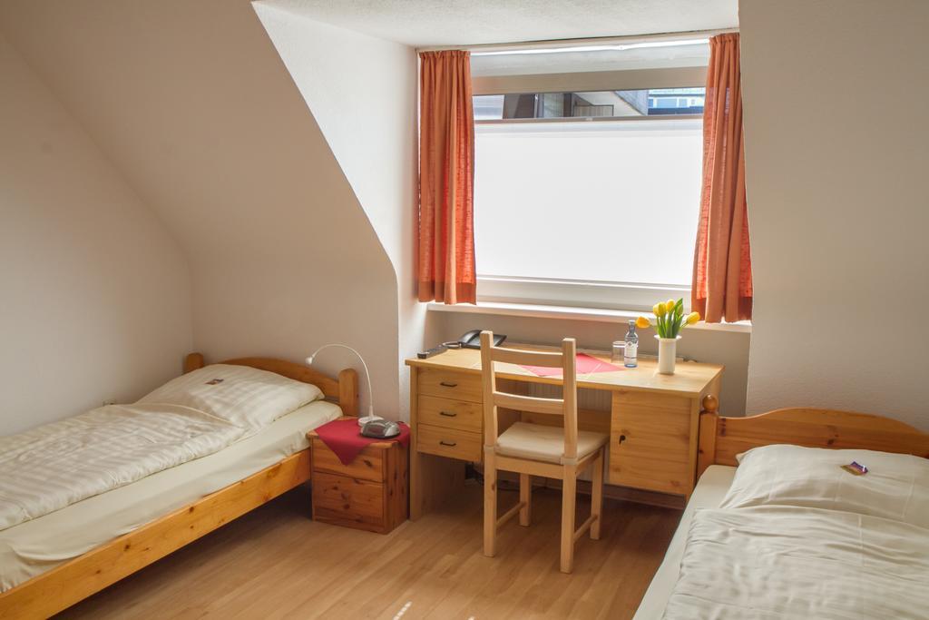 Hotel Lindenhof Есен Стая снимка